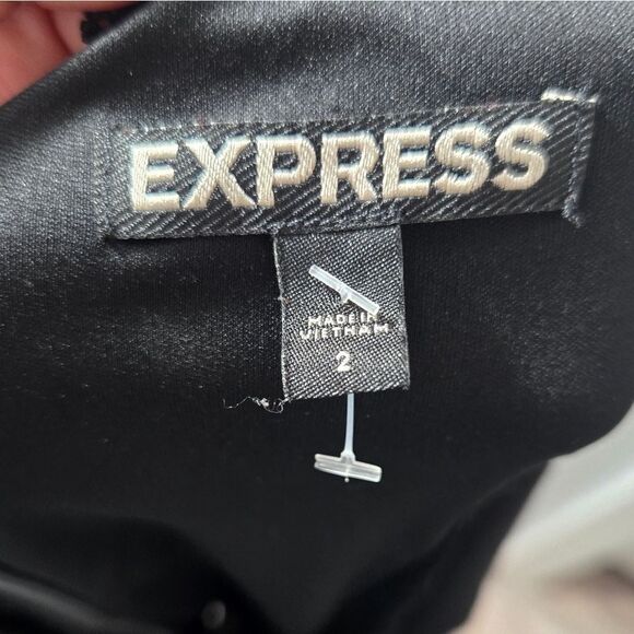 Express long sheer sleeve v-neck romper Black Sz 2 - Picture 3 of 14